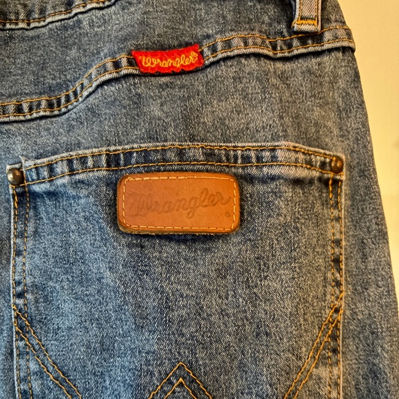 Wrangler Vintage Women’s Blue Jeans - 30”x32” - Picture 3 of 3